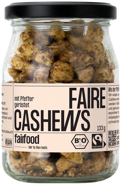 Cashewkerne mit Knoblauch und Pfeffer im Glas