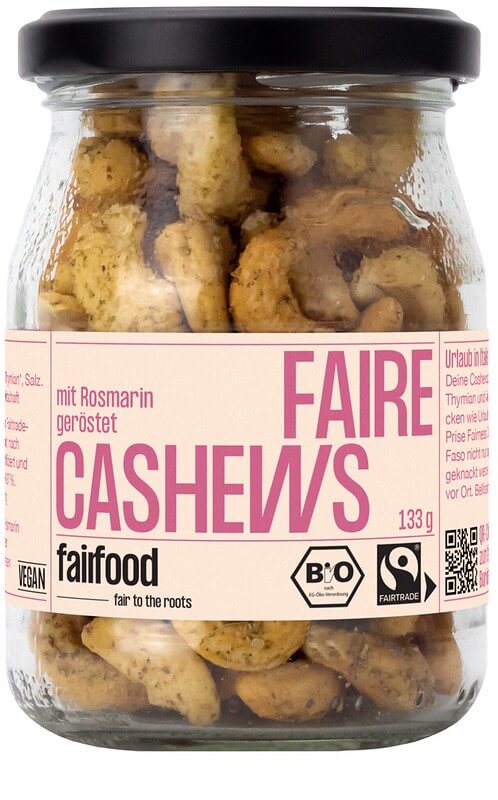Cashewkerne mit Rosmarin und Thymian im Glas